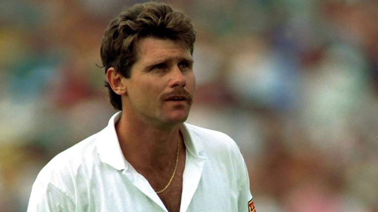 Robin Smith Dies