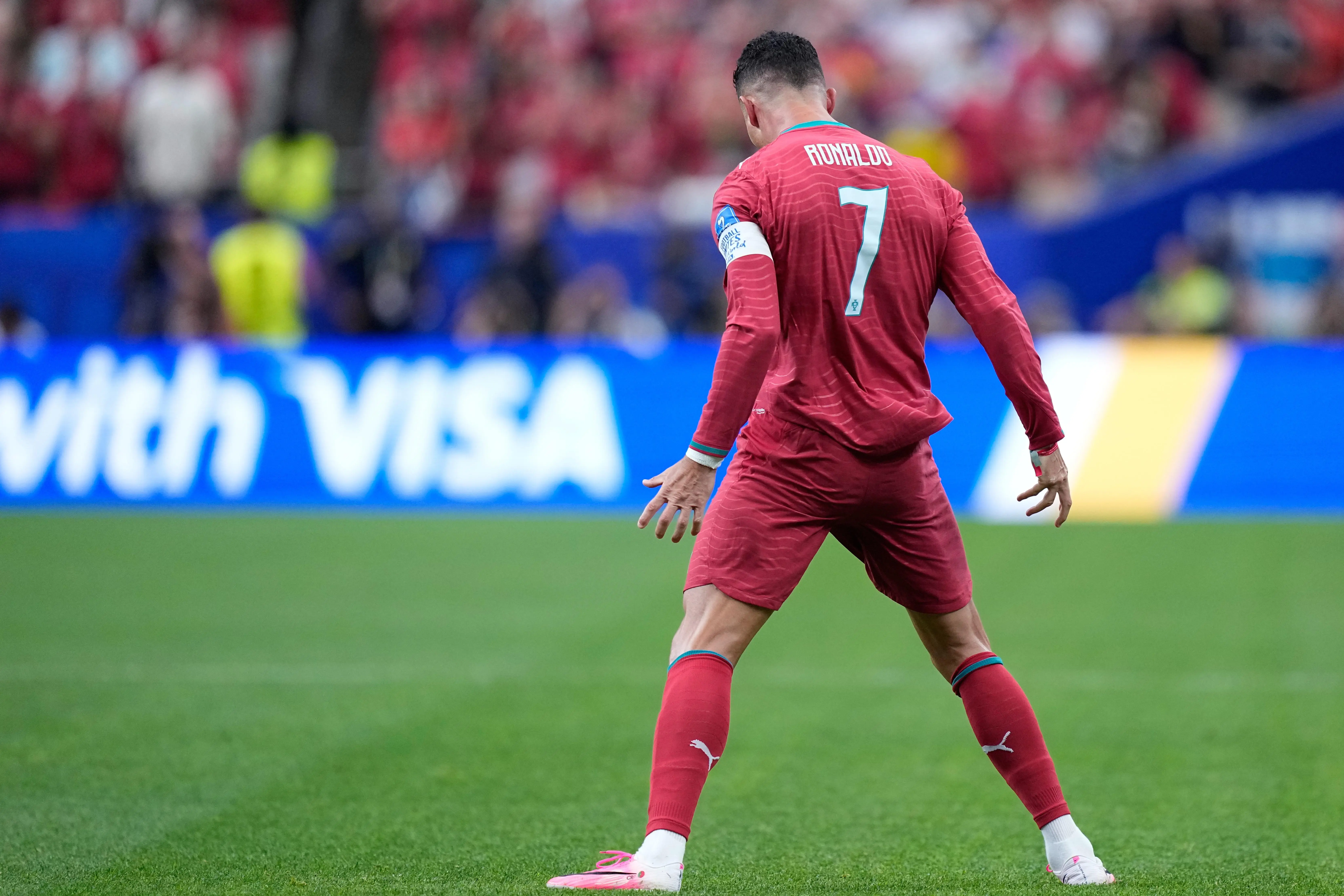The Signature Pose of Cristiano Ronaldo (Image via Portugal Football Corporation)