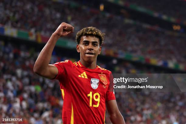 Lamine Yamal scores for Spain against England