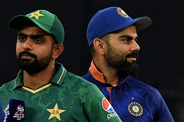 India vs Pakistan: akistan's captain Babar Azam (L) and his Indian counterpart Virat Kohli