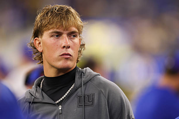 Jaxson Dart #6 of the New York Giants
