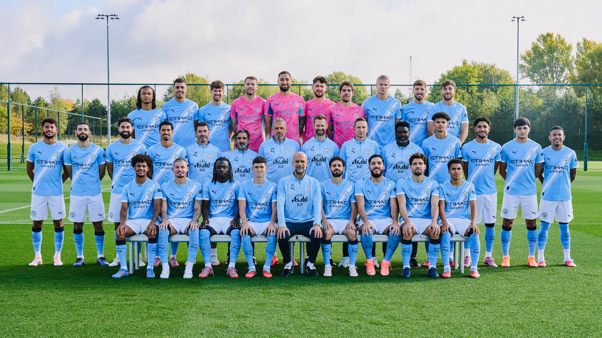 The squad of Manchester City (Image via Manchester City)